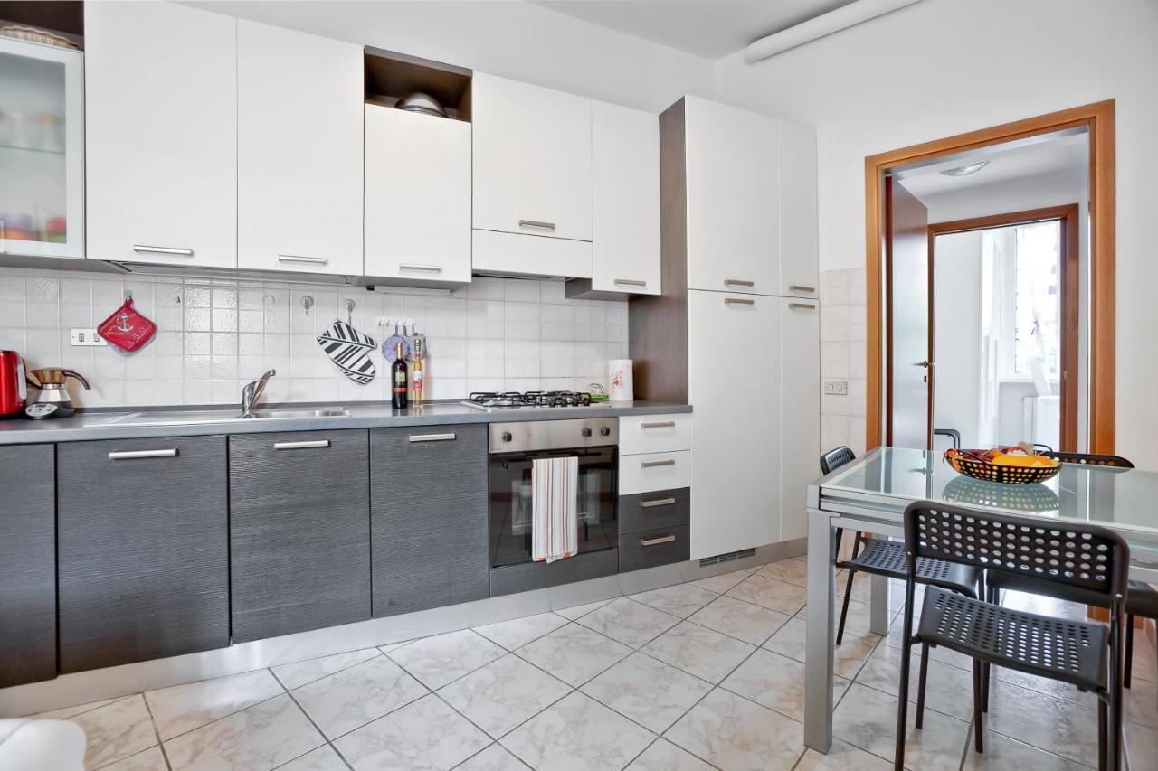 Cenisio Brilliant Flat Apartment Milan Bagian luar foto