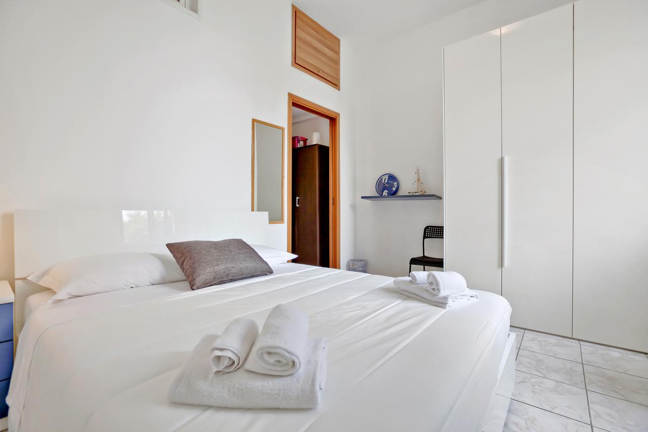Cenisio Brilliant Flat Apartment Milan Bagian luar foto