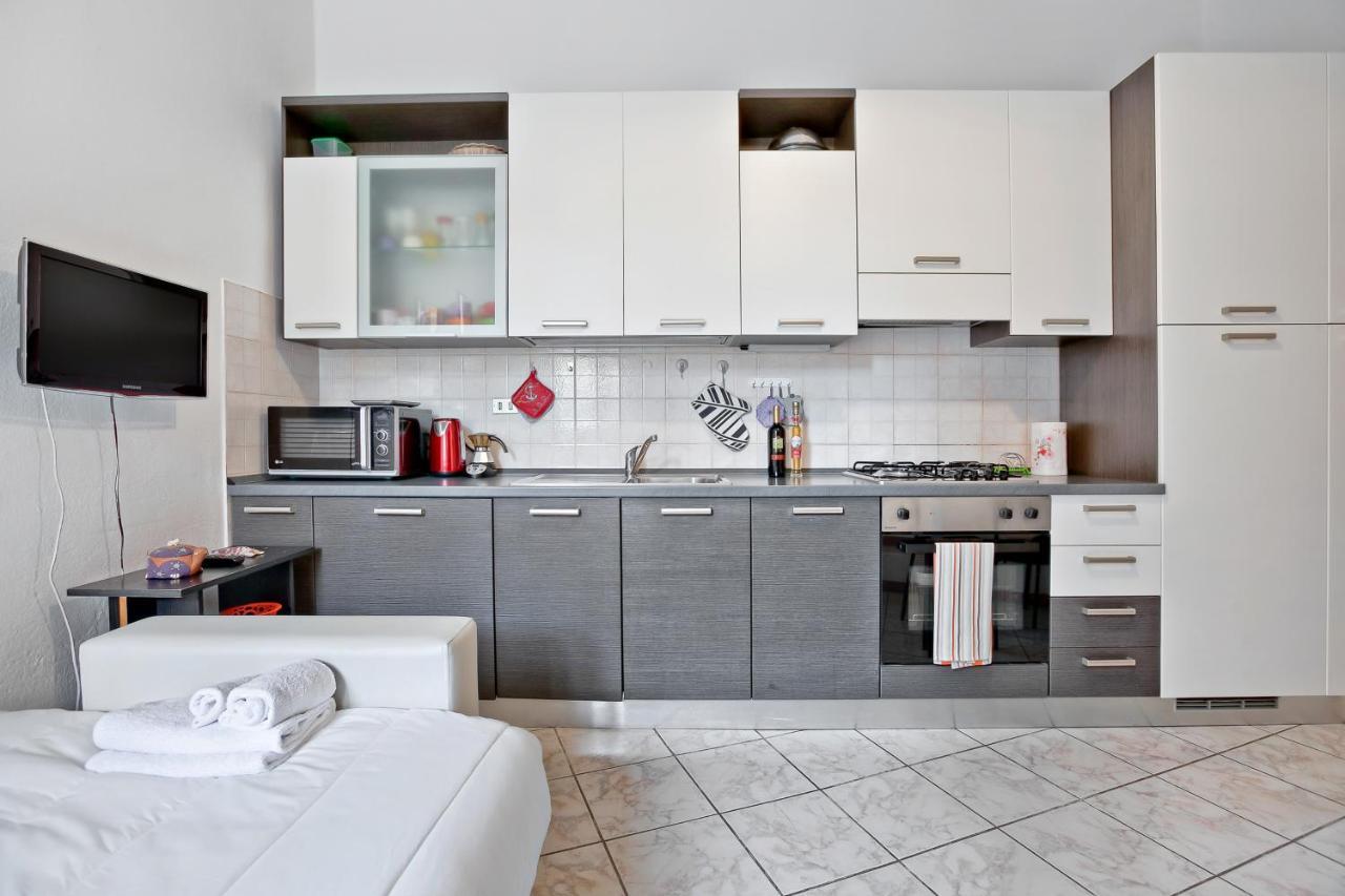 Cenisio Brilliant Flat Apartment Milan Bagian luar foto